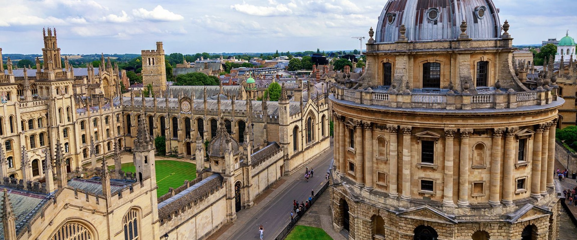 Understanding the Oxbridge Model of Education: A Comprehensive Look at University Law in the UK